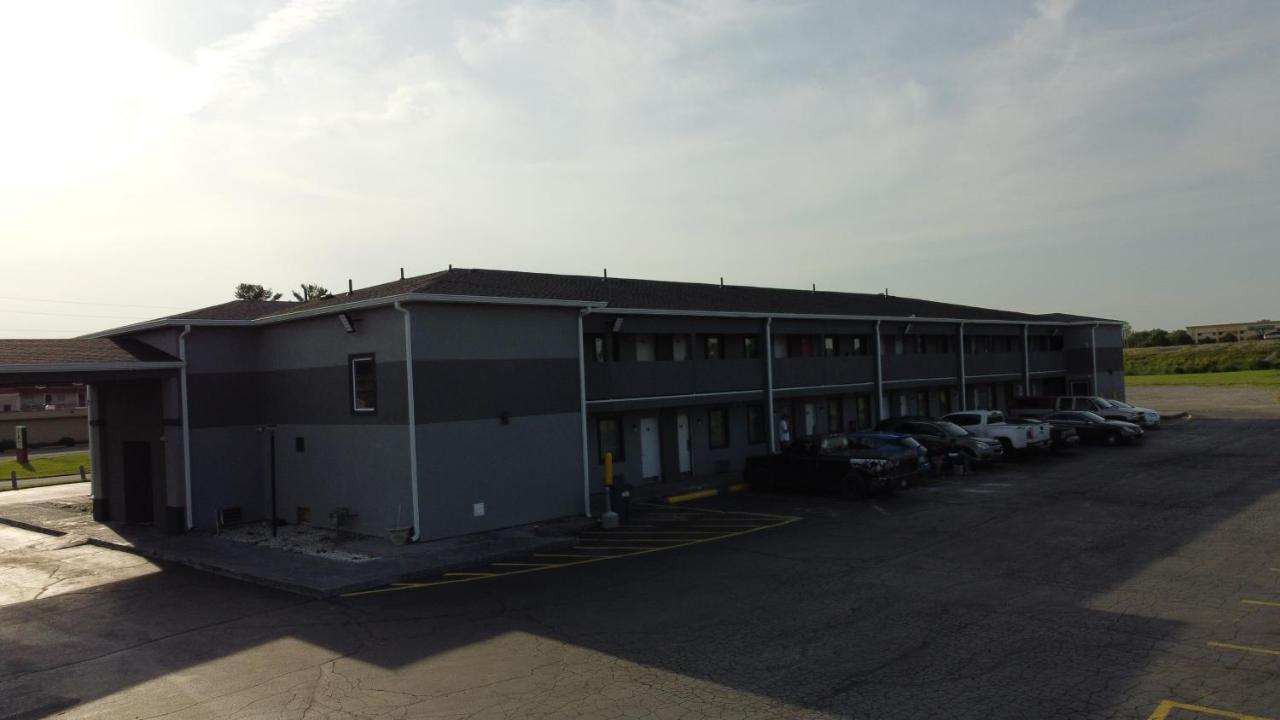 Days Inn By Wyndham Indianapolis East Post Road Kültér fotó