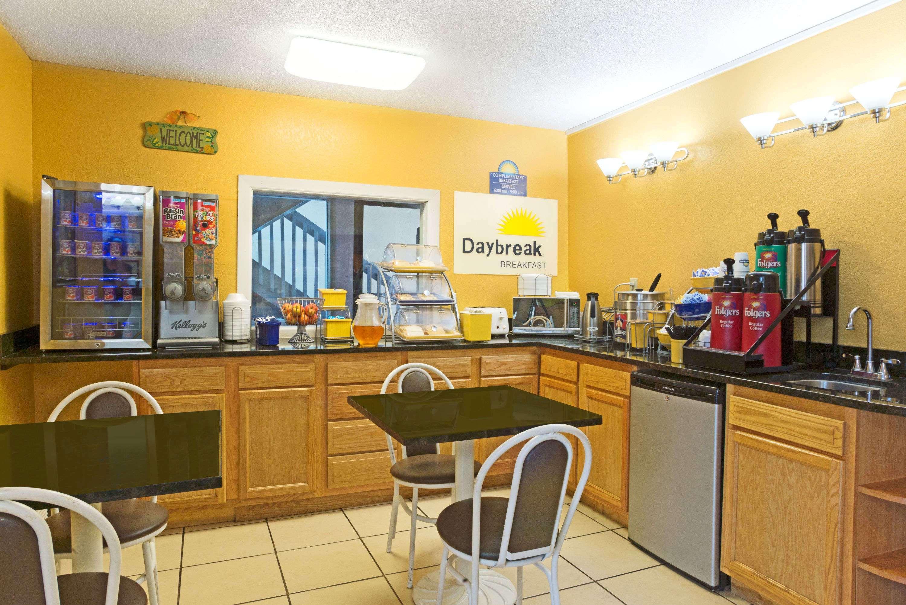 Days Inn By Wyndham Indianapolis East Post Road Kültér fotó