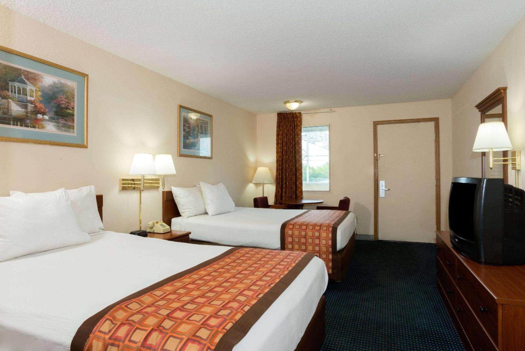 Days Inn By Wyndham Indianapolis East Post Road Kültér fotó